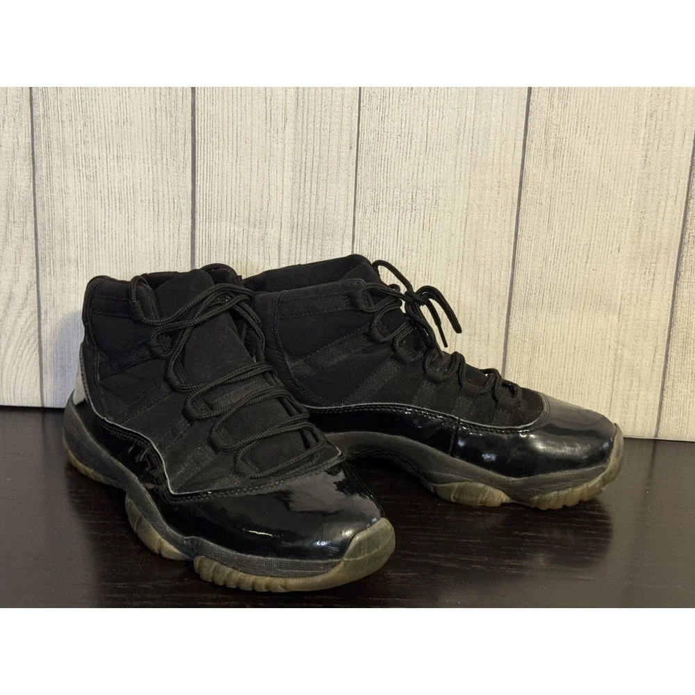 Jordan Men's Air Jordan 11 Retro Cap And Gown Shoes Size 8.5 Black